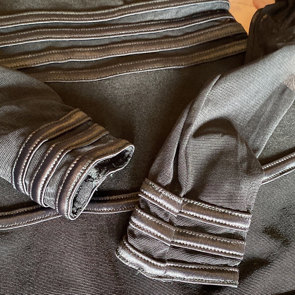 Cache Black Form Fitting S - image 2